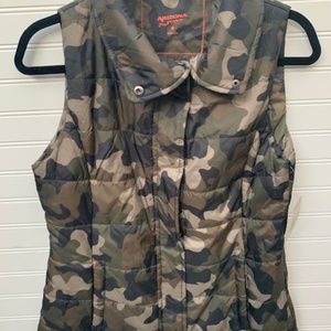 🐣🐣NWT Camo Vest Women SZ Medium🐣🐣